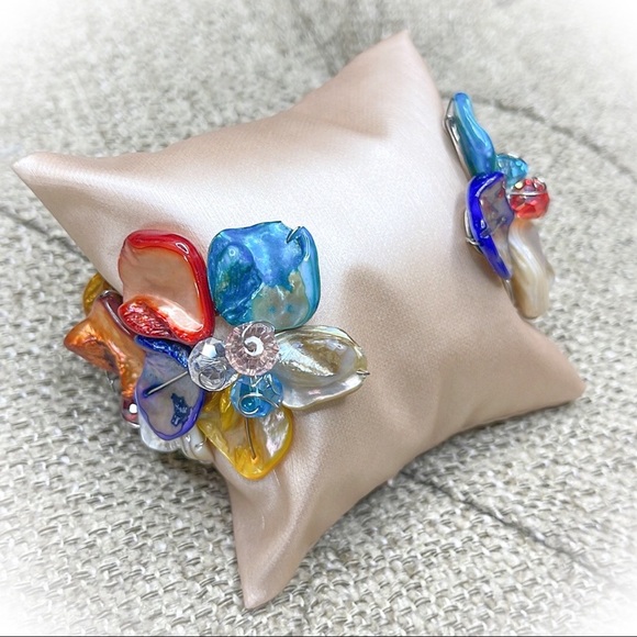 💕Beautiful Handmade Flower Bracelet Shells💕 - Picture 3 of 7